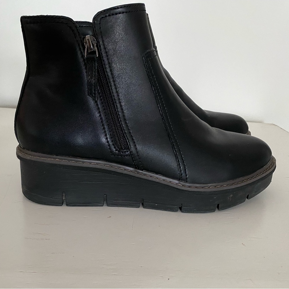 Clarks Black Ankle Boots with Side Zipper and Chunky Heel